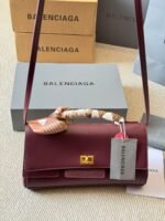 ⁦حقيبة كلاتش بيلير من بالنسياغا⁩ - الصورة ⁦5⁩