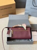 ⁦حقيبة كلاتش بيلير من بالنسياغا⁩ - الصورة ⁦6⁩