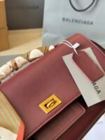 ⁦حقيبة كلاتش بيلير من بالنسياغا⁩ - الصورة ⁦7⁩