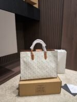 ⁦حقيبة كتف Coach Maggie⁩ - الصورة ⁦5⁩