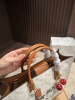 ⁦حقيبة كتف Coach Maggie⁩ - الصورة ⁦6⁩