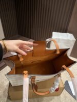 ⁦حقيبة كتف Coach Maggie⁩ - الصورة ⁦8⁩