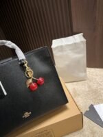 ⁦حقيبة Coach Maggie⁩ - الصورة ⁦3⁩