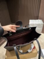 ⁦حقيبة Coach Maggie⁩ - الصورة ⁦8⁩