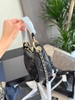 ⁦حقيبة شانيل الشبكية⁩ - الصورة ⁦2⁩