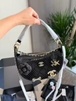 ⁦حقيبة شانيل الشبكية⁩ - الصورة ⁦3⁩