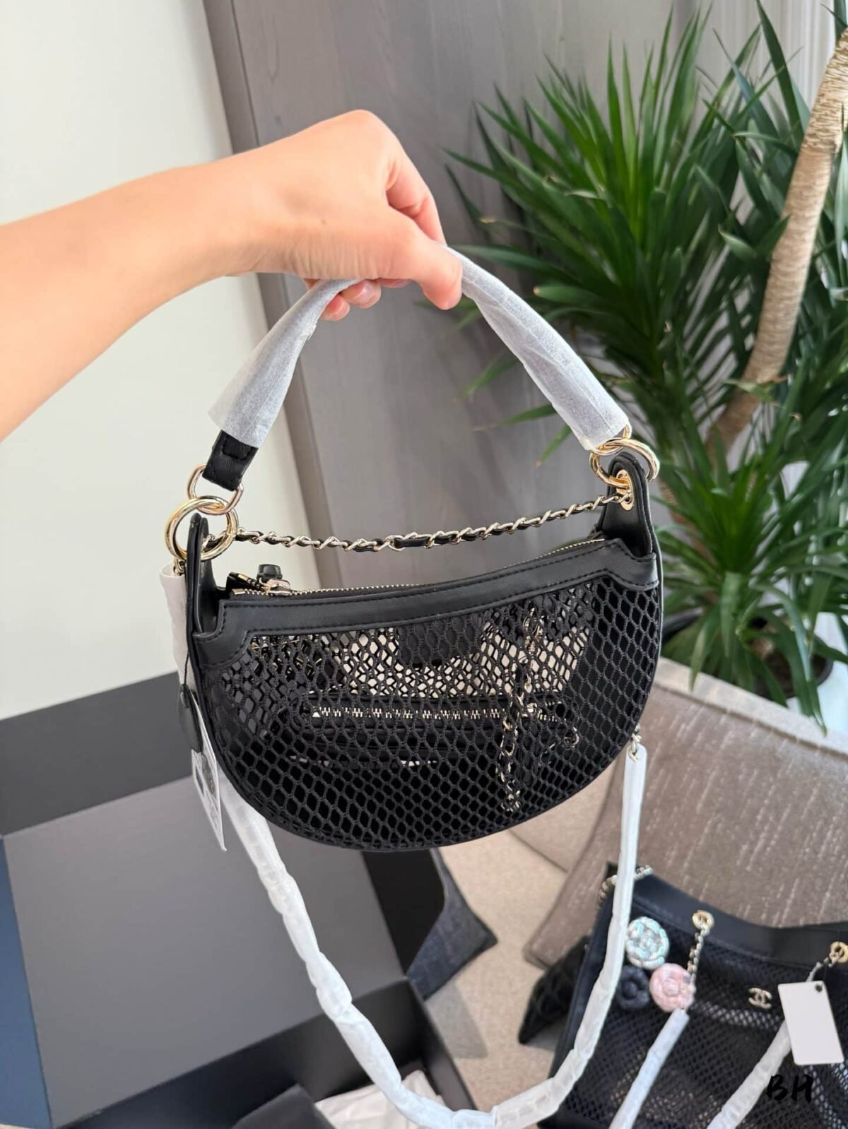 ⁦حقيبة شانيل الشبكية⁩ - الصورة ⁦4⁩