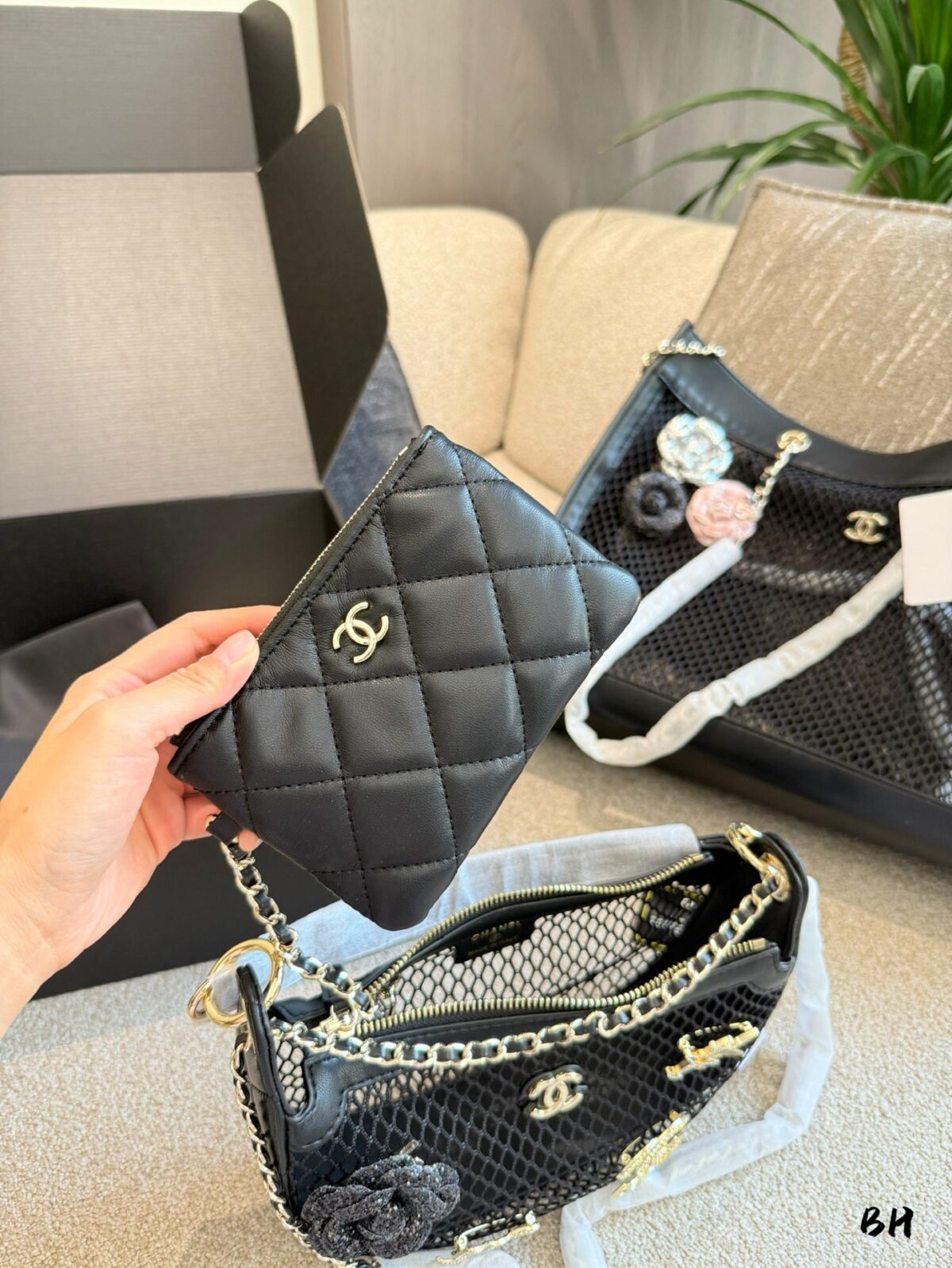 ⁦حقيبة شانيل الشبكية⁩ - الصورة ⁦7⁩