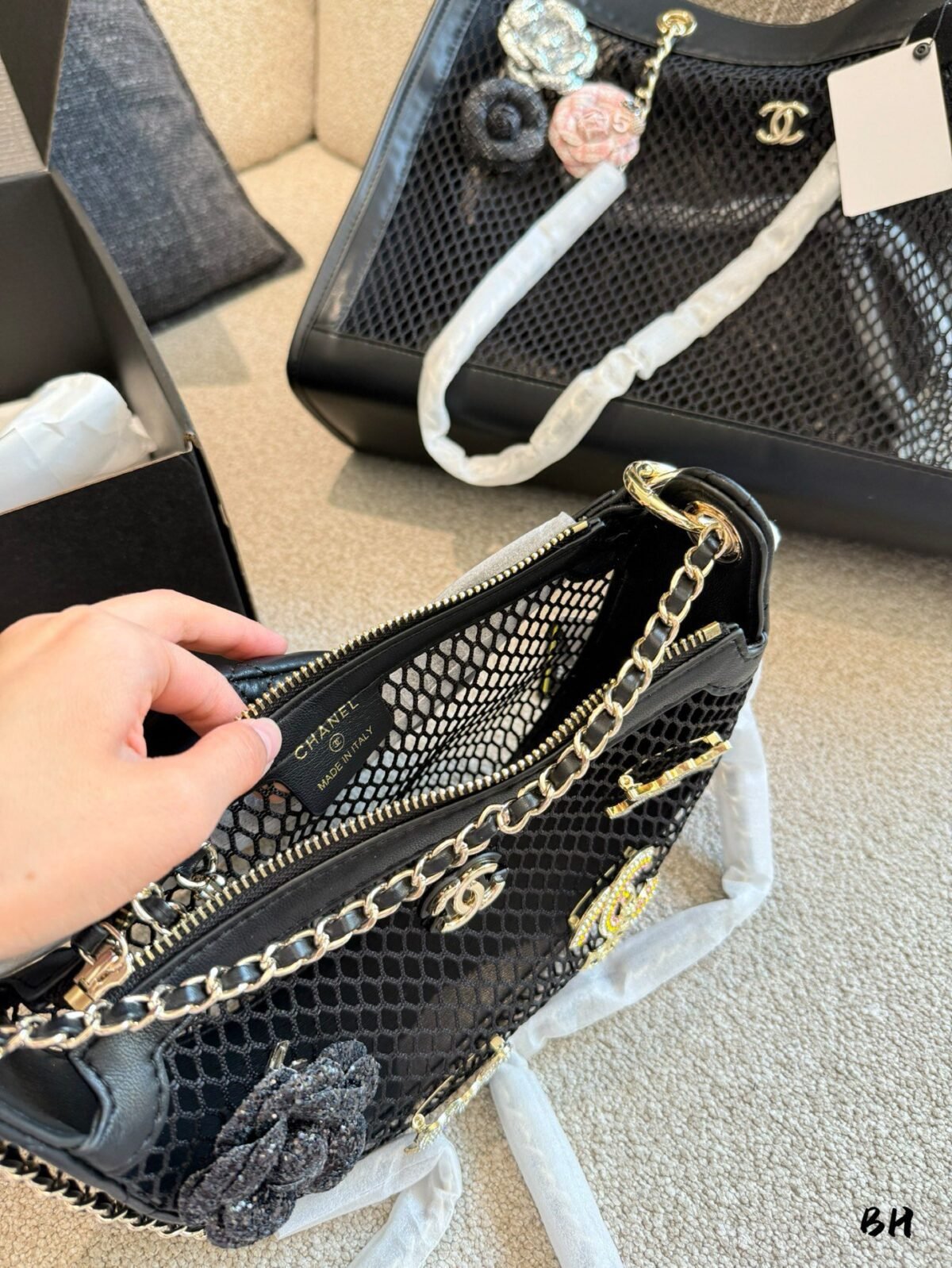 ⁦حقيبة شانيل الشبكية⁩ - الصورة ⁦8⁩