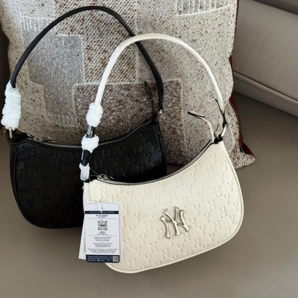 حقيبة هوبو مونوغرام نيويورك يانكيز