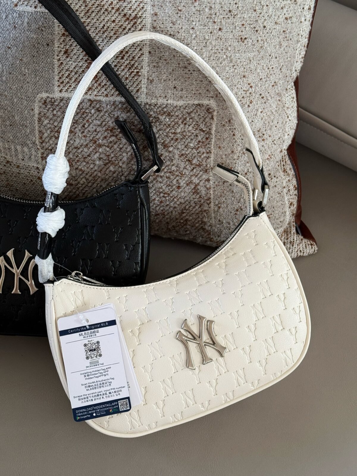 ⁦حقيبة هوبو مونوغرام نيويورك يانكيز⁩ - الصورة ⁦2⁩