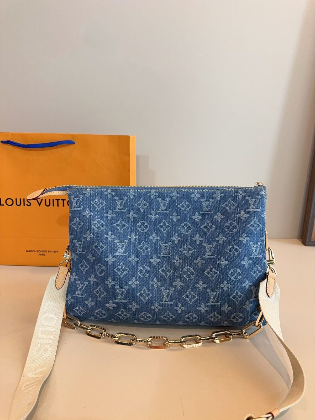 ⁦حقيبة يد مونوغرام قماش الدنيم الأزرق من لويس فيتون⁩ - الصورة ⁦6⁩