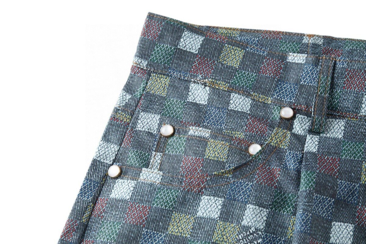 ⁦شورت جينز قطني كاجوال بنقشة رقعة الشطرنج من لويس فويتون⁩ - الصورة ⁦5⁩