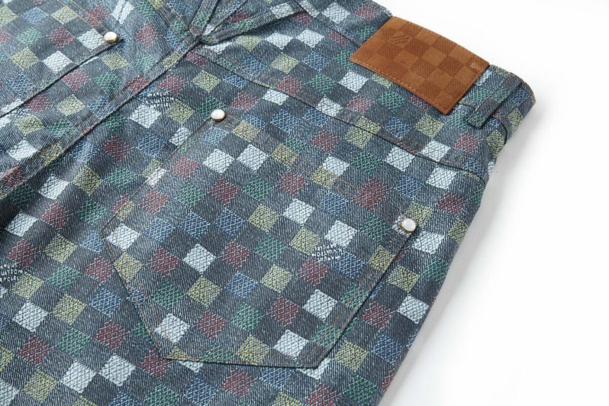 ⁦شورت جينز قطني كاجوال بنقشة رقعة الشطرنج من لويس فويتون⁩ - الصورة ⁦6⁩