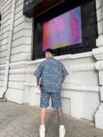 ⁦شورت جينز قطني كاجوال بنقشة رقعة الشطرنج من لويس فويتون⁩ - الصورة ⁦4⁩