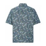 ⁦قميص جينز قطني بأكمام قصيرة، بنقشة رقعة الشطرنج، من لويس فويتون⁩ - الصورة ⁦2⁩