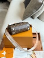 ⁦حقيبة لويس فيتون الفاخرة⁩ - الصورة ⁦7⁩