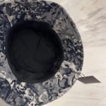 ⁦قبعة دلو مطرزة أصلية من لويس فويتون، خفيفة الوزن وجيدة التهوية⁩ - الصورة ⁦7⁩