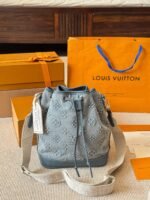حقيبة دلو من قماش الدنيم من لويس فيتون
