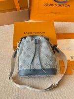 ⁦حقيبة دلو من قماش الدنيم من لويس فيتون⁩ - الصورة ⁦2⁩