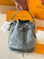 ⁦حقيبة دلو من قماش الدنيم من لويس فيتون⁩ - الصورة ⁦3⁩