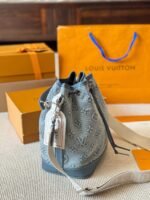 ⁦حقيبة دلو من قماش الدنيم من لويس فيتون⁩ - الصورة ⁦4⁩