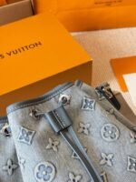 ⁦حقيبة دلو من قماش الدنيم من لويس فيتون⁩ - الصورة ⁦8⁩