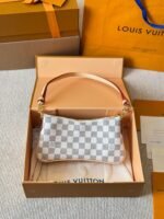 ⁦حقيبة لويس فويتون بوشيت مونوغرام⁩ - الصورة ⁦5⁩