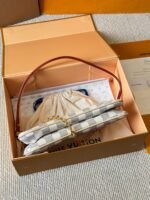 ⁦حقيبة لويس فويتون بوشيت مونوغرام⁩ - الصورة ⁦8⁩