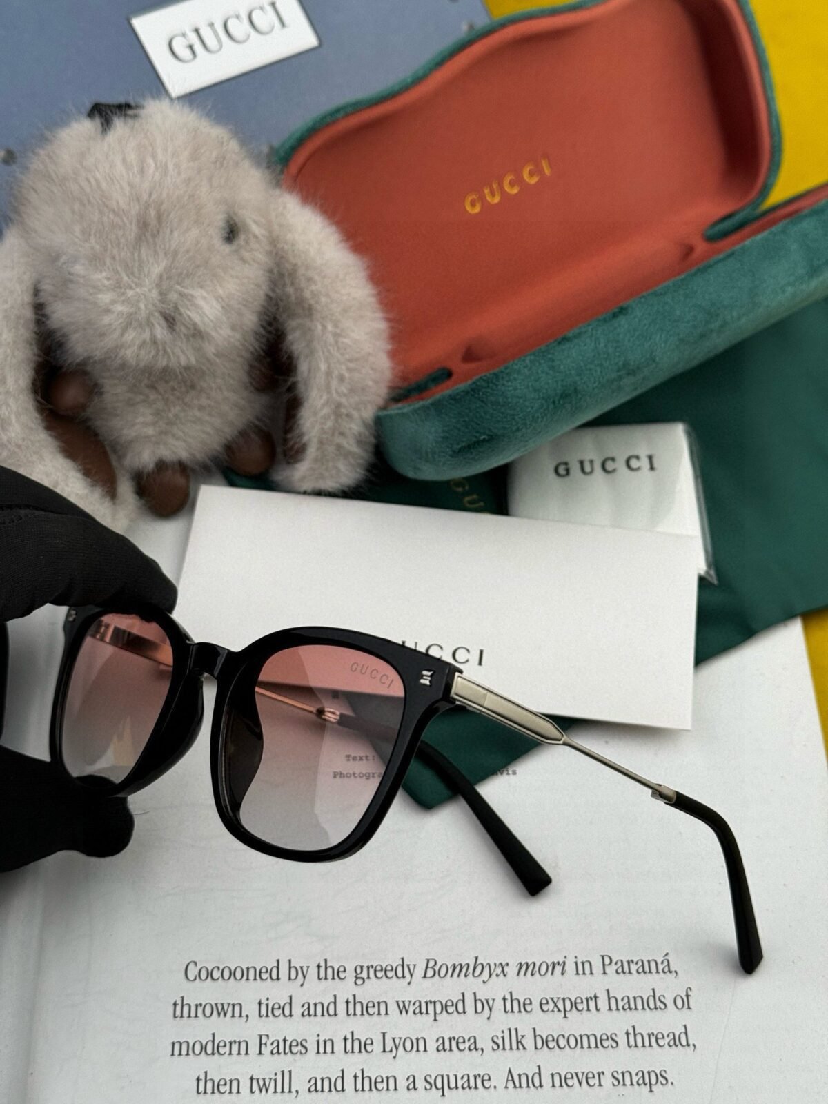 ⁦نظارات شمسية من جوتشي بإطار مربع قابل للطي بتصميم عصري جديد⁩ - الصورة ⁦7⁩