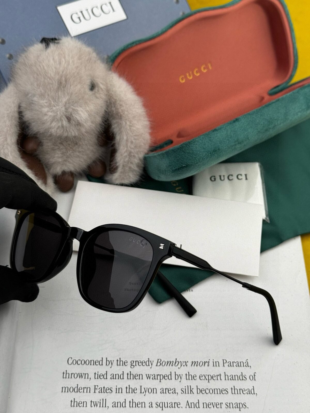 ⁦نظارات شمسية من جوتشي بإطار مربع قابل للطي بتصميم عصري جديد⁩ - الصورة ⁦6⁩