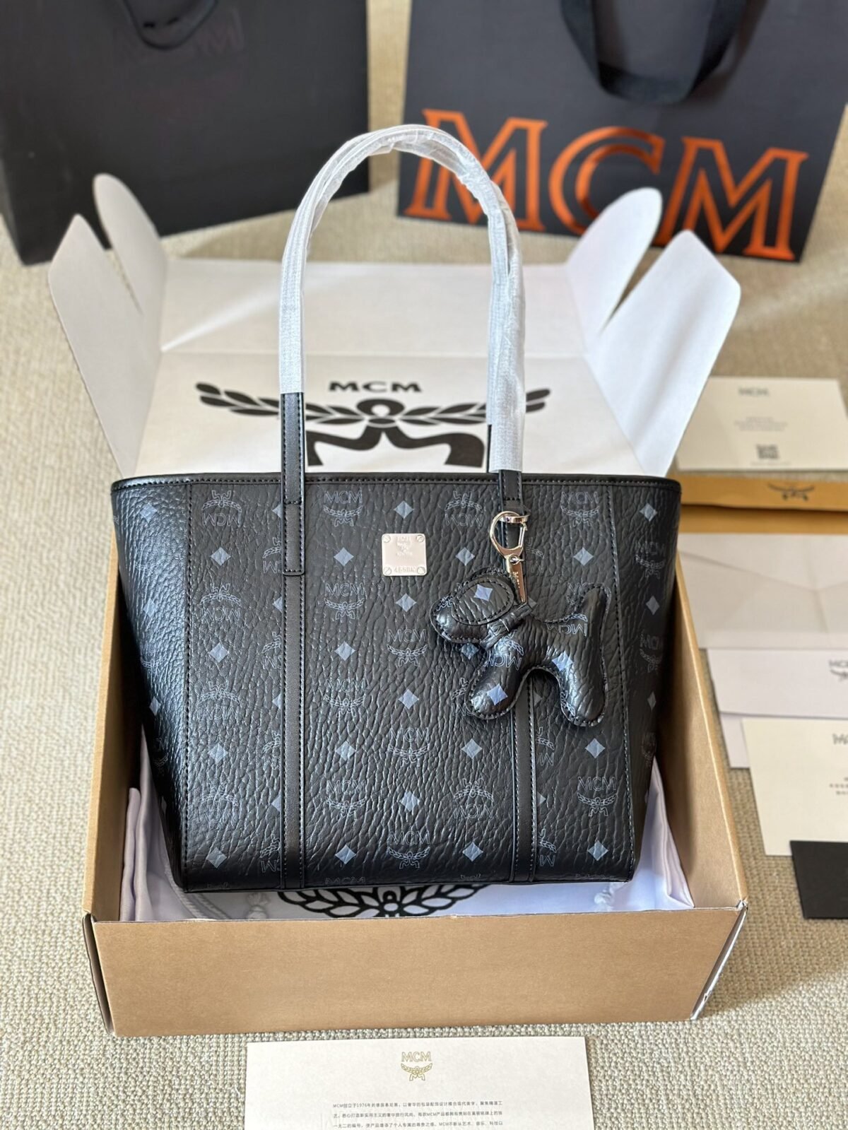 ⁦حقيبة يد من  MCM⁩ - الصورة ⁦1⁩