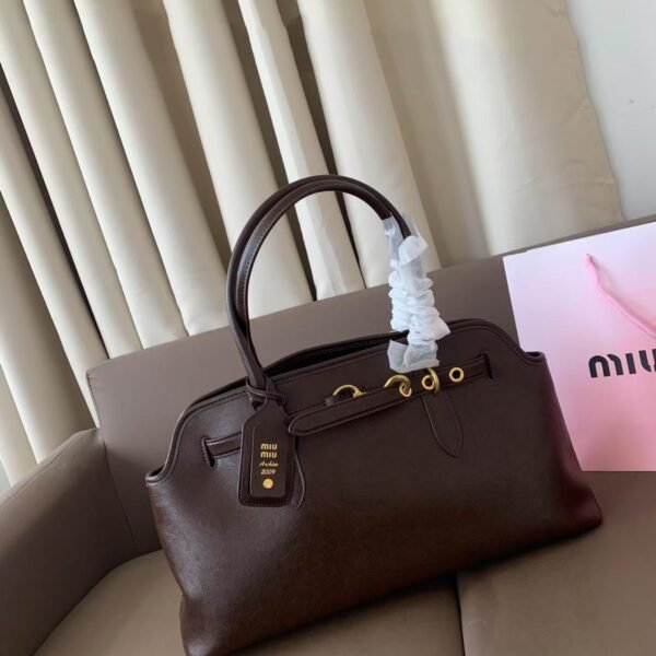 حقيبة ميو ميو شيل الجلدية