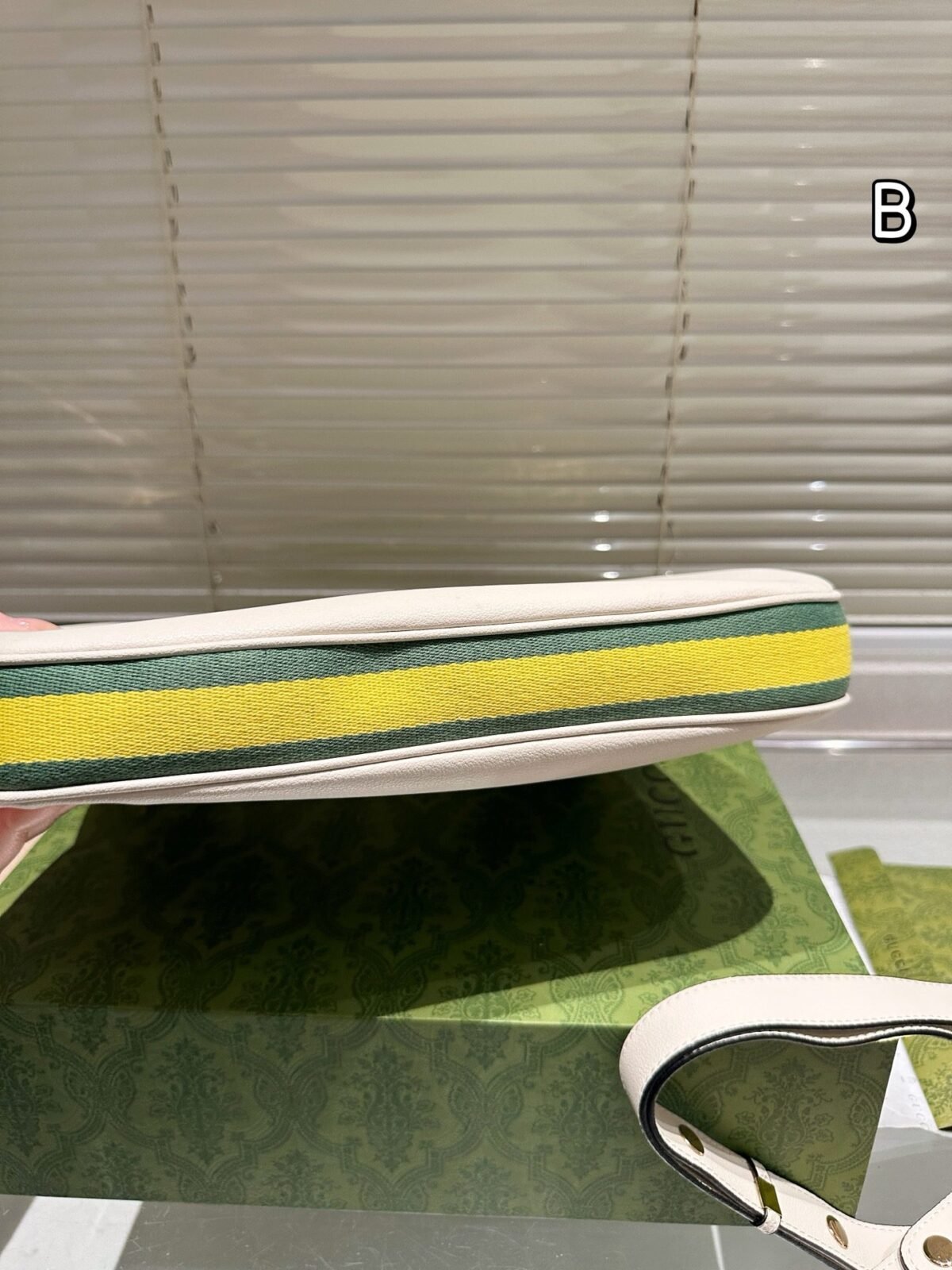 ⁦حقيبة غوتشي الجلدية⁩ - الصورة ⁦7⁩