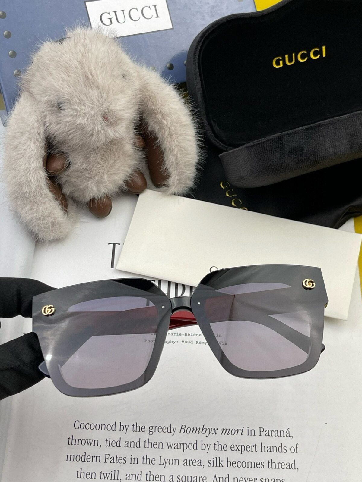 ⁦نظارات شمسية غوتشي بتصميم كلاسيكي بإطار مربع⁩ - الصورة ⁦6⁩