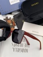 ⁦نظارات شمسية غوتشي الجديدة بإطار مربع⁩ - الصورة ⁦6⁩