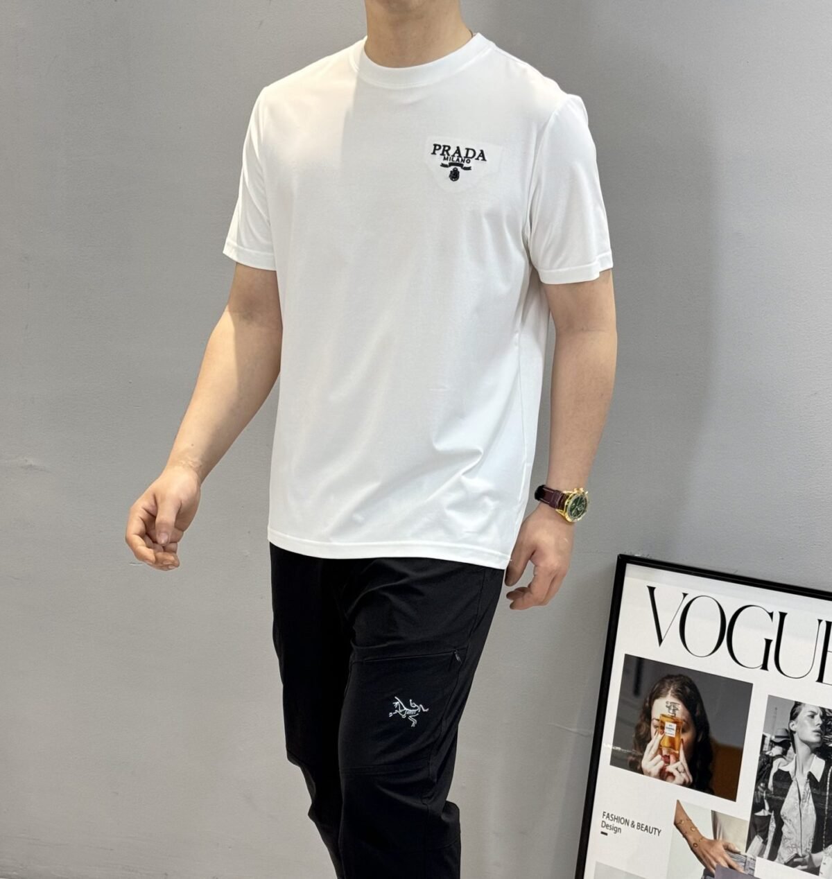 ⁦قميص برادا الربيع والصيف للرجال ، رقبة مستديرة ، أكمام قصيرة.⁩ - الصورة ⁦1⁩