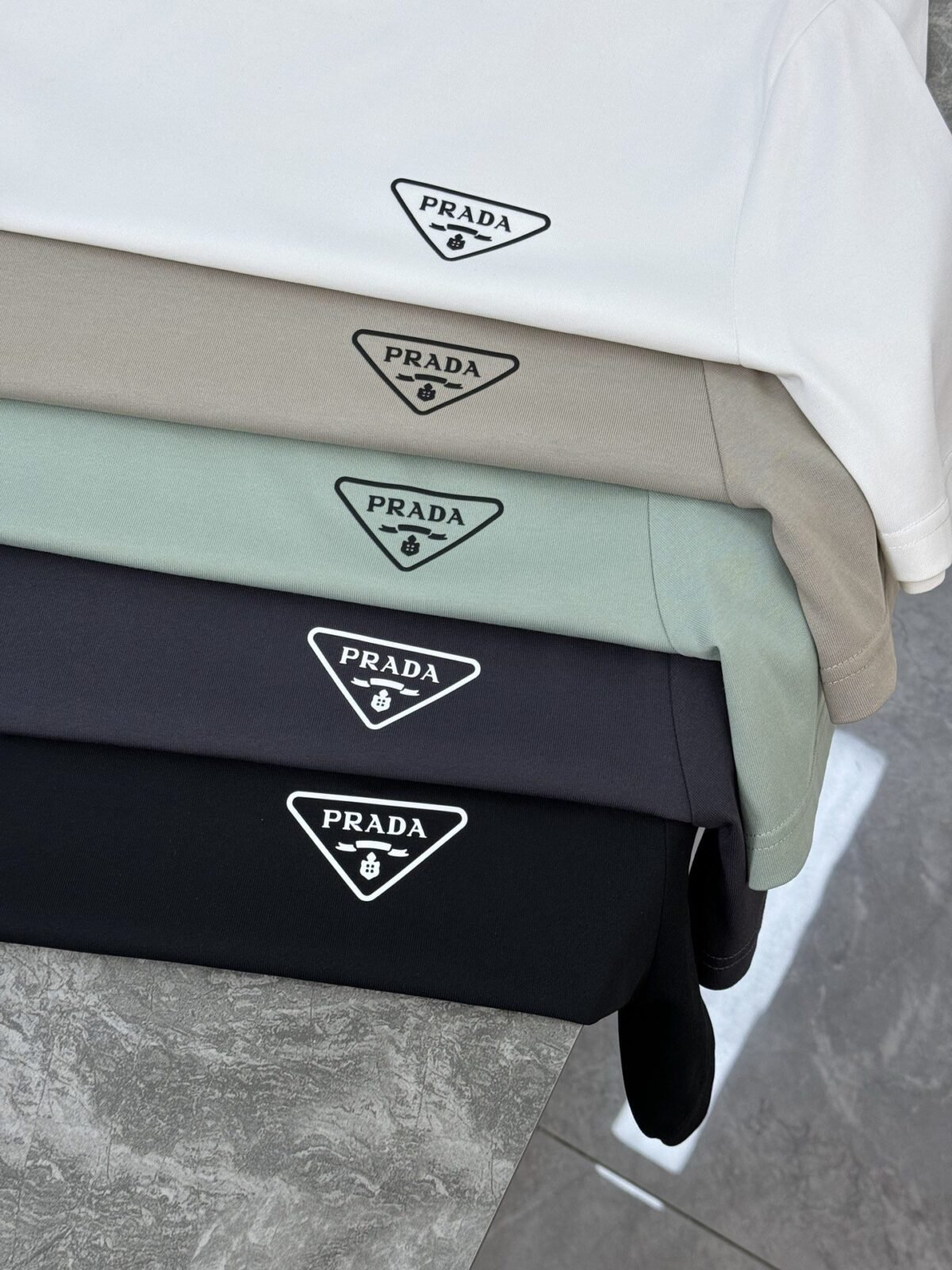 ⁦برادا نيو تي شيرت قصيرة الأكمام ، رقبة مستديرة⁩ - الصورة ⁦2⁩