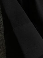 ⁦تي شيرت صيفي وربيعي بأكمام قصيرة بتصميم مثلث معدني مع جيب كلاسيكي منقوش⁩ - الصورة ⁦7⁩