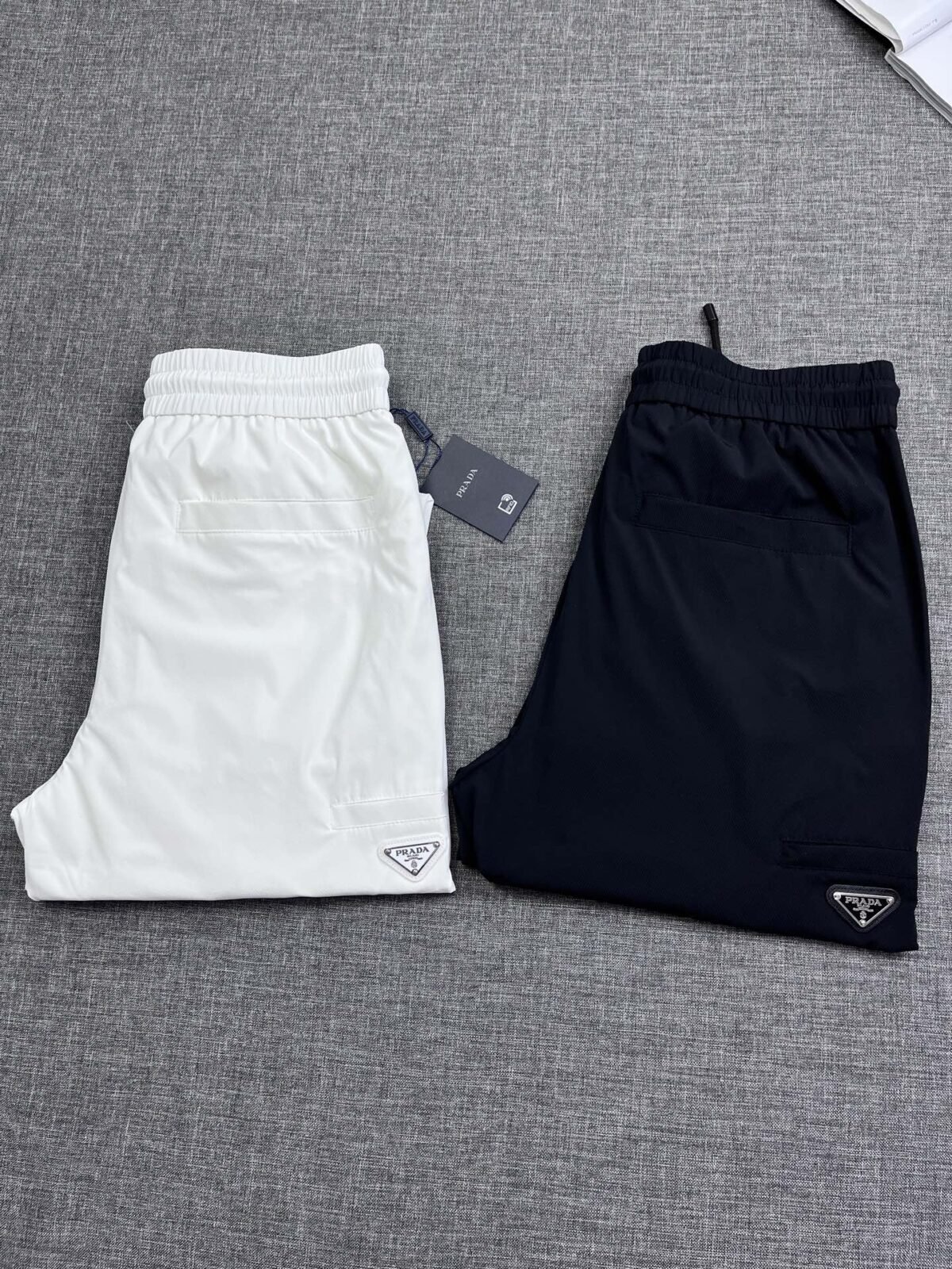 ⁦بنطلون رجالي كاجوال جديد من برادا⁩ - الصورة ⁦1⁩