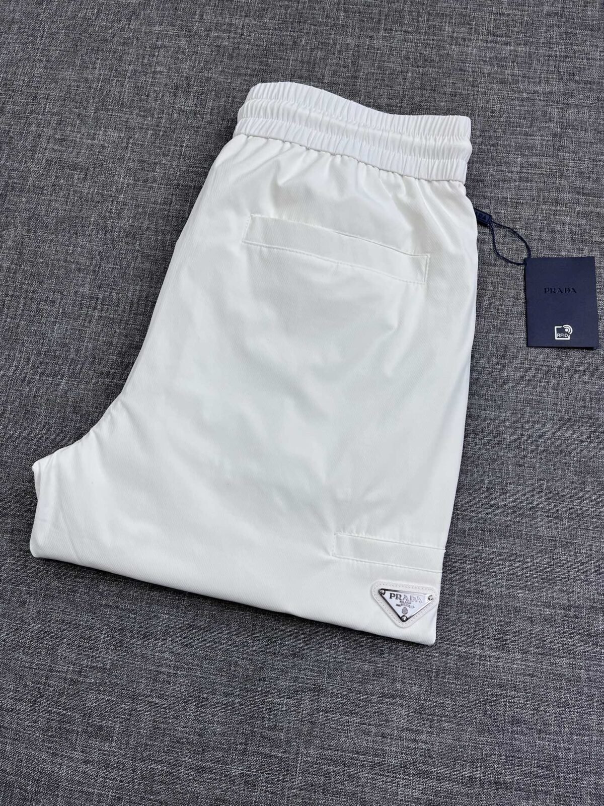 ⁦بنطلون رجالي كاجوال جديد من برادا⁩ - الصورة ⁦6⁩