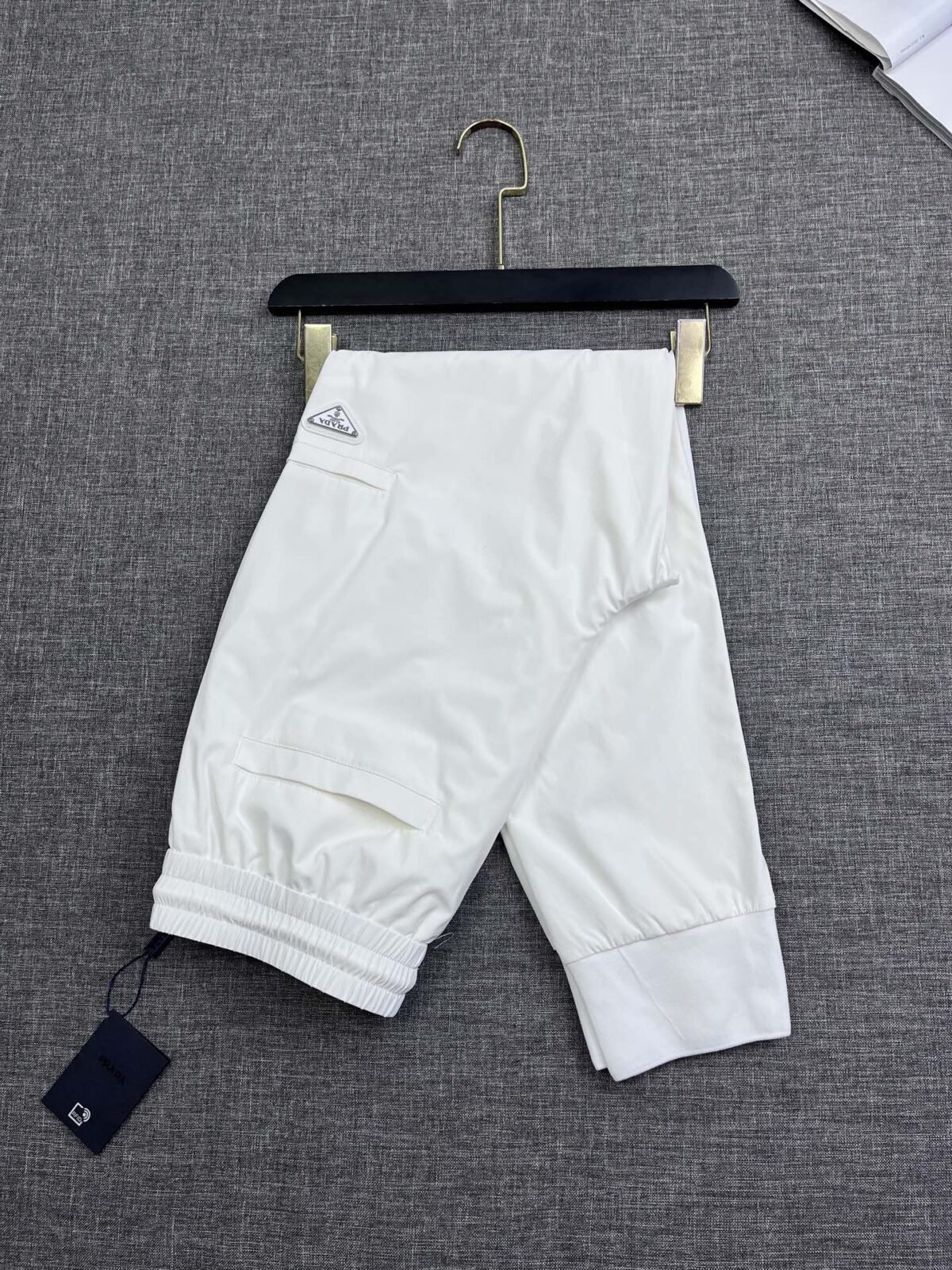 ⁦بنطلون رجالي كاجوال جديد من برادا⁩ - الصورة ⁦5⁩