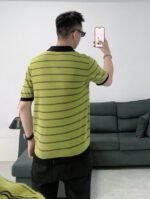 ⁦قميص بولو برادا الجديد المخطط بألوان متباينة مع شعار قصير مطرز⁩ - الصورة ⁦4⁩