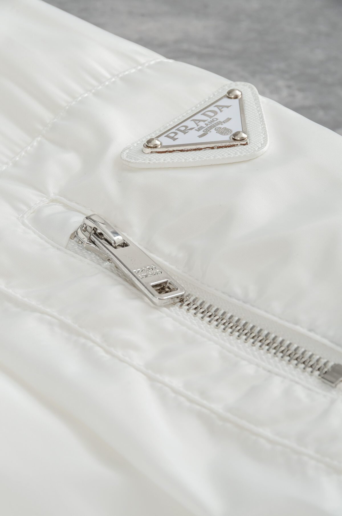 ⁦جاكيت برادا الجديد بغطاء رأس مقاوم للماء⁩ - الصورة ⁦9⁩