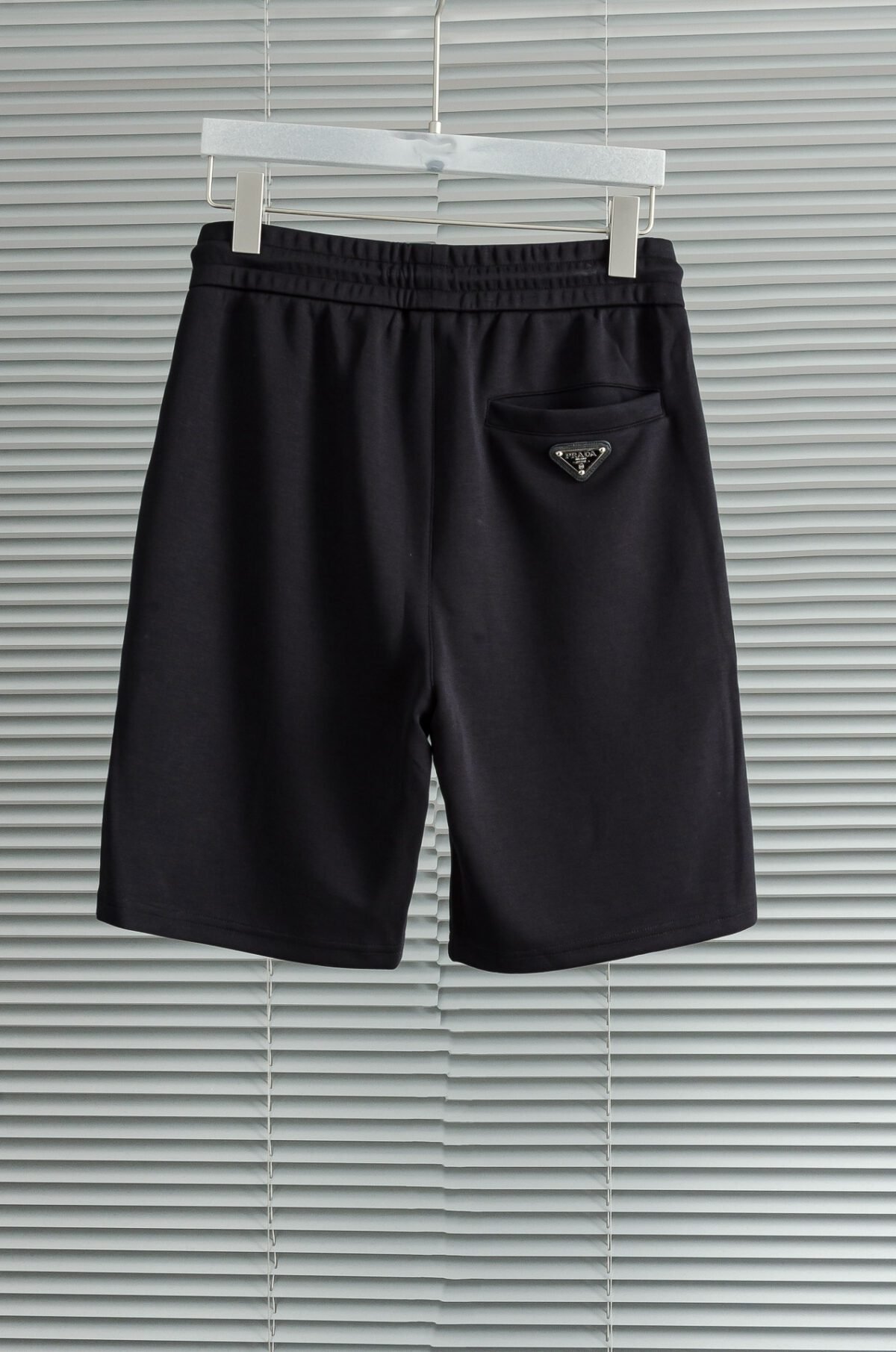 ⁦شورت قطني من برادا، موديل ربيع وصيف جديد⁩ - الصورة ⁦2⁩