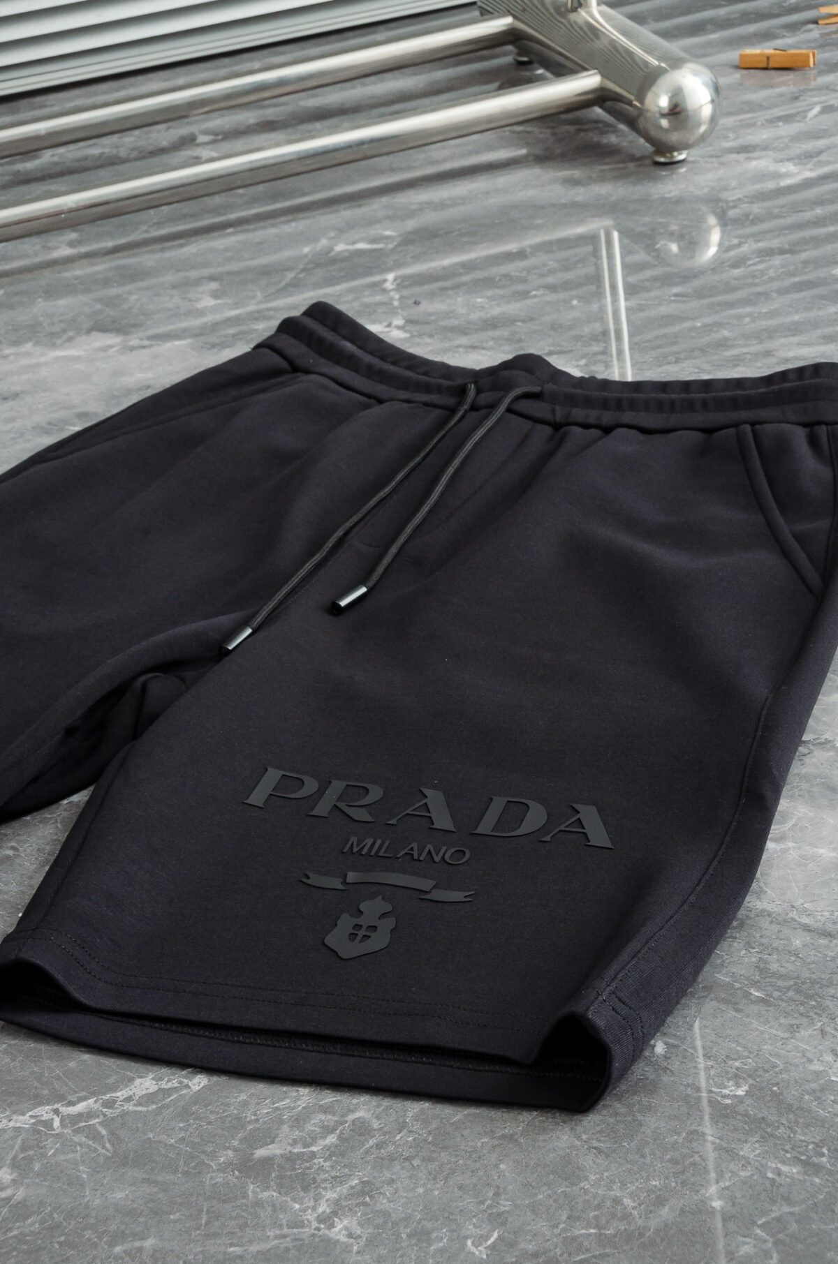 ⁦شورت قطني من برادا، موديل ربيع وصيف جديد⁩ - الصورة ⁦4⁩