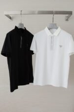 ⁦قميص برادا الرجالي للأعمال، ذو ياقة دائرية، نسيج مريح، ناعم على البشرة، بأكمام قصيرة.⁩ - الصورة ⁦2⁩