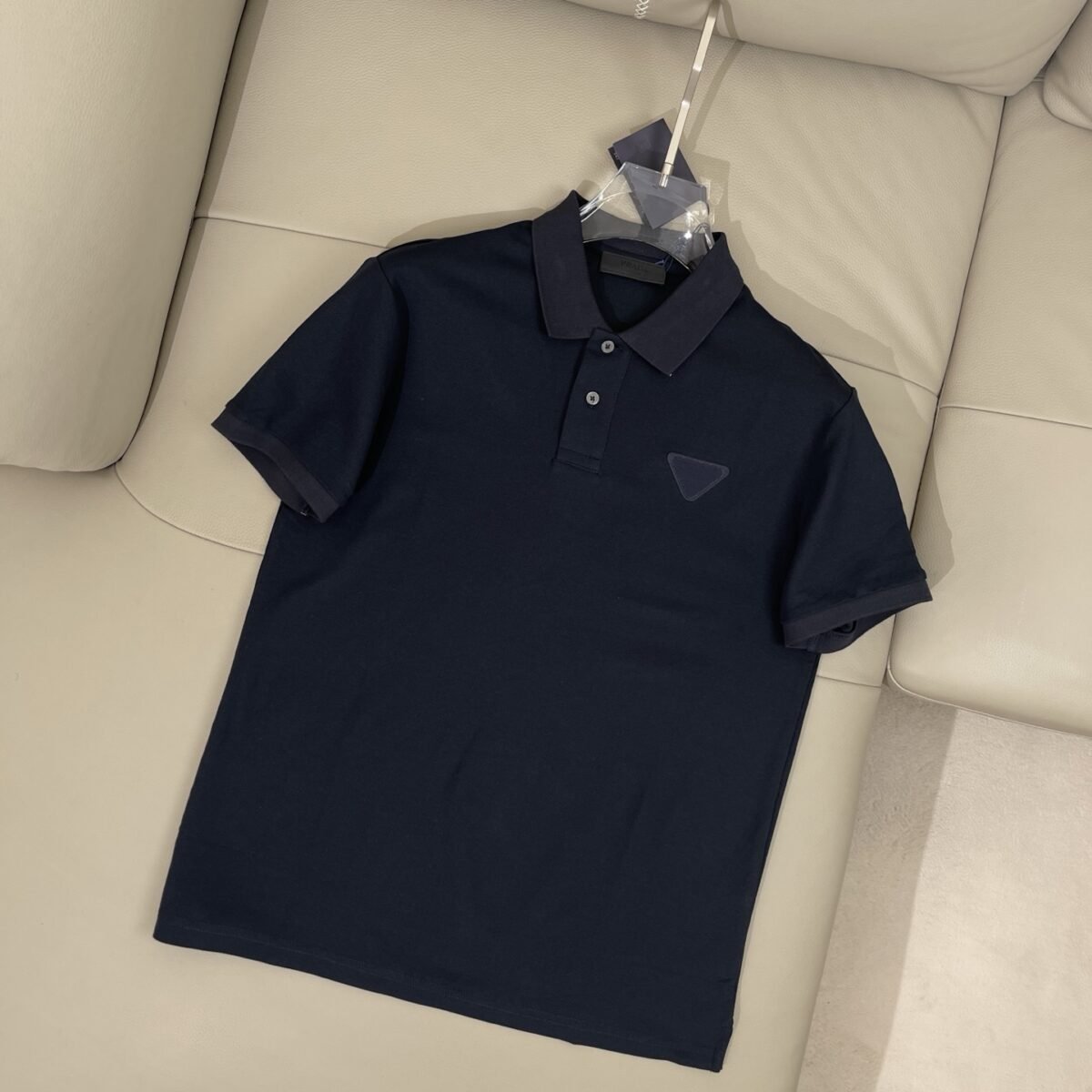 ⁦قميص بولو برادا قطني مريح وجيد التهوية⁩ - الصورة ⁦5⁩