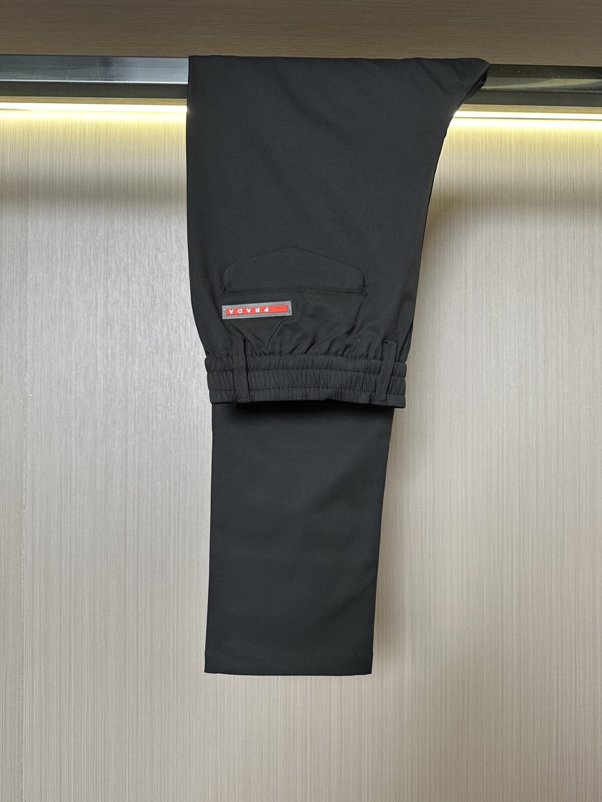 wsxc1747237788100_1 بنطلون برادا الكاجوال الجديد للربيع والصيف، كلاسيكي فاخر. - الصورة 1