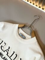 ⁦تيشيرت برادا الجديد بأكمام قصيرة للجنسين⁩ - الصورة ⁦6⁩